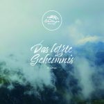 Berggipfel im Nebel im Hintergrund. Darauf das Valluga-Speck-Signet, der Titel "Das letzte Geheimnis" und der Hinweis, dass es sich um die 15. Auflage handelt.