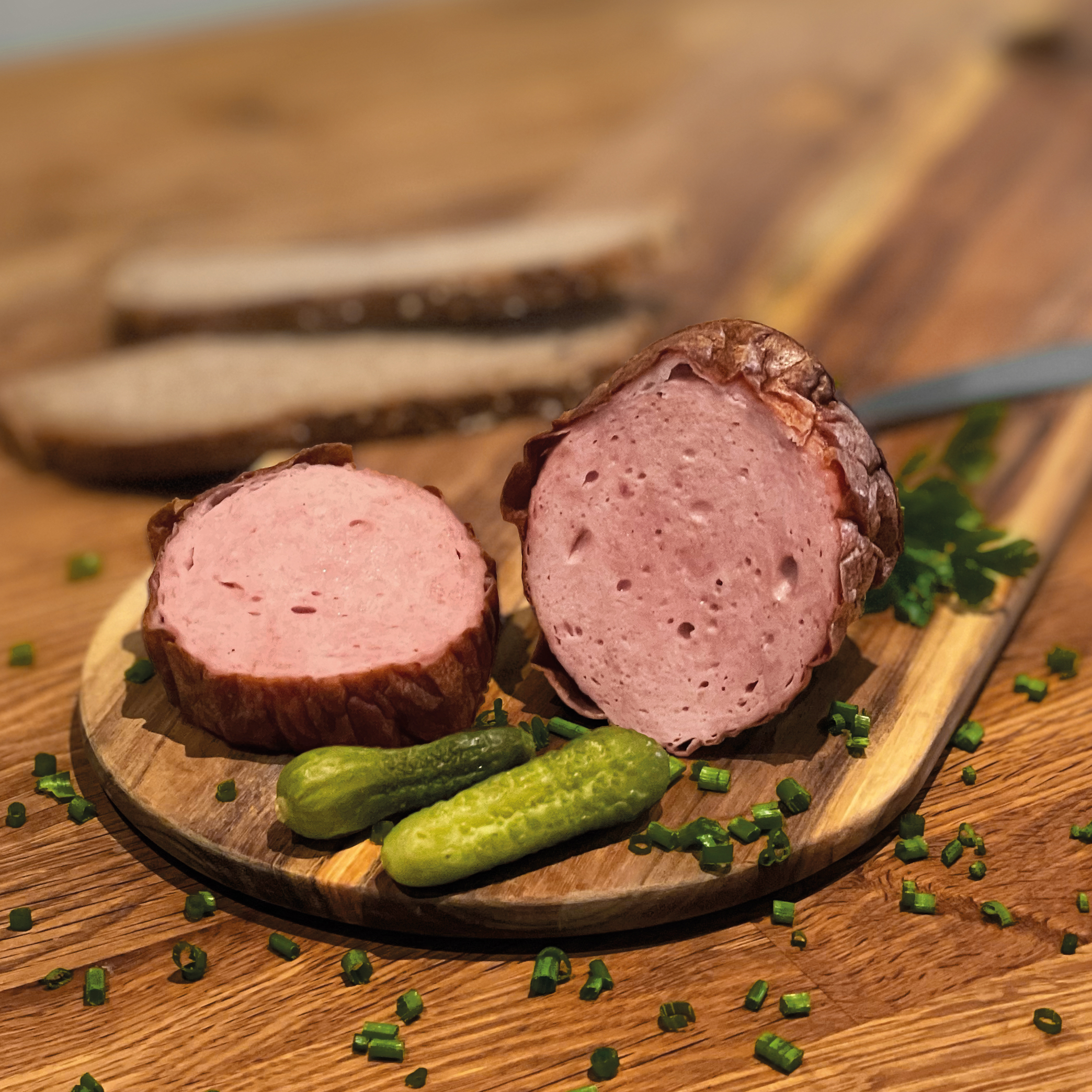 Klassischer Leberkäse mit Gürkchen